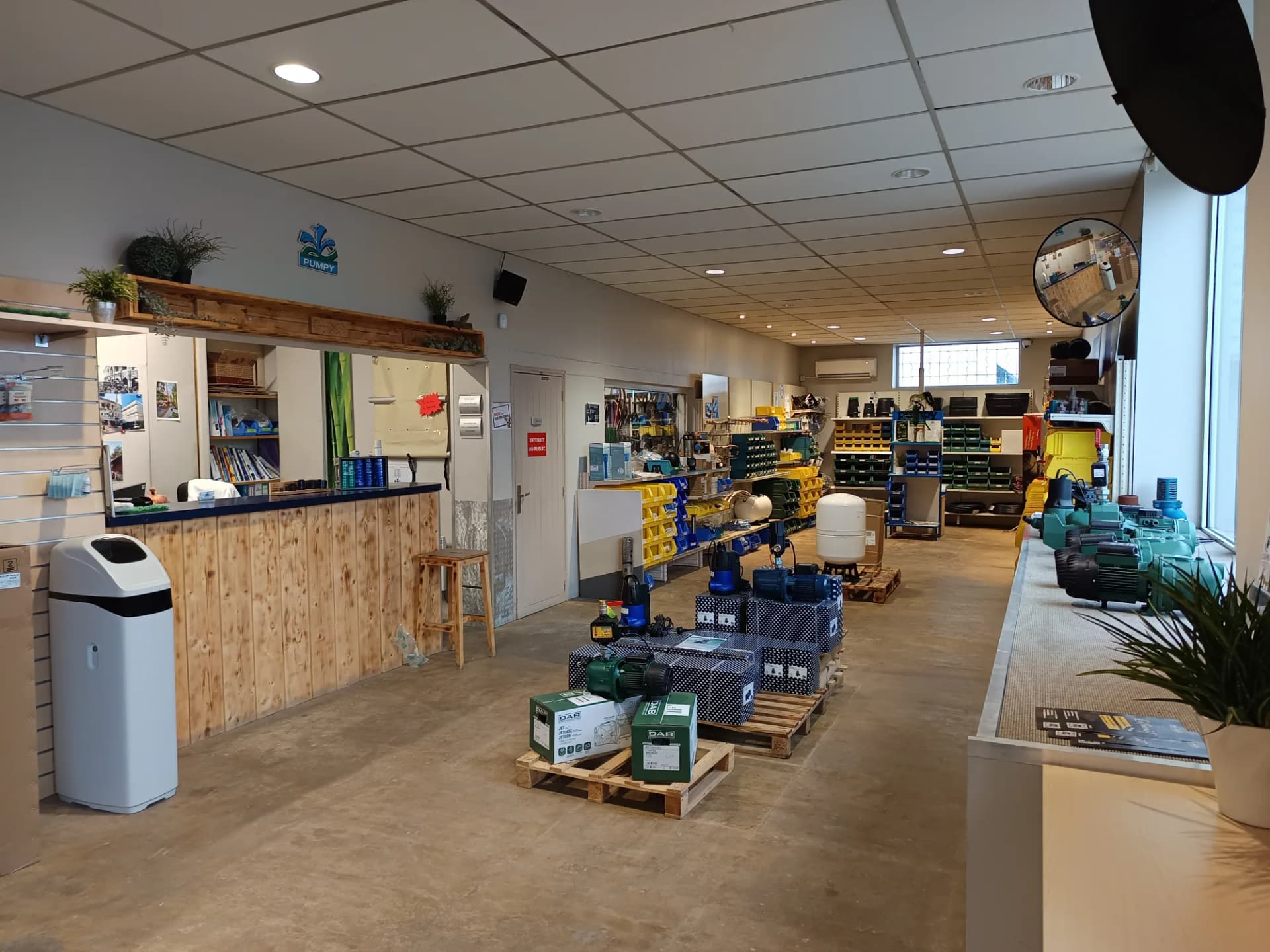 Intérieur du magasin Pumpy